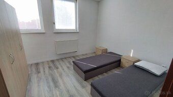 Ponúkame na predaj budovu ubytovne na Továrenskej ulici v Sm