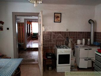 Príjemný zdravý starší podpivničený rodinný dom s hospodársk