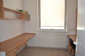Ponúkame na prenájom budovu na ulici Pri Kaštieli v Holíči. 
