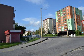 Ponúkame na prenájom budovu na ulici Pri Kaštieli v Holíči. 