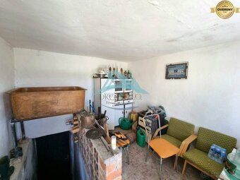 INVESTIČNÁ PRÍLEŽITOSŤ: Chatka s veľkým pozemkom (920 m²) a 