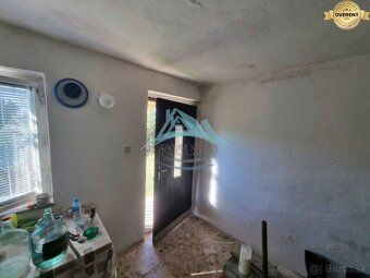 INVESTIČNÁ PRÍLEŽITOSŤ: Chatka s veľkým pozemkom (920 m²) a 