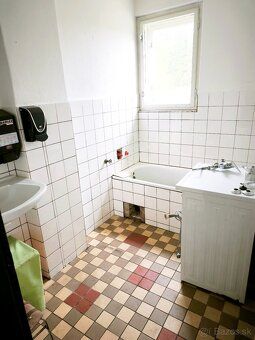 Zachovalý 3-podlažný dom v Turkove na 1824 m² pozemku – polo