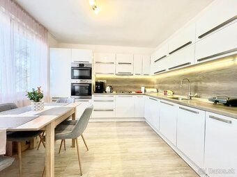 Ponúkame na predaj precízne prerobený 3-izbový byt /64 m2/ p