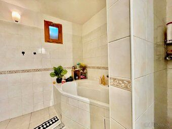 Ponúkame na predaj rekonštruovaný meštiansky 4-izbový rodinn