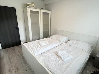 Predám slnečný 2-izbový byt s kuchynským kútom a balkónom 39