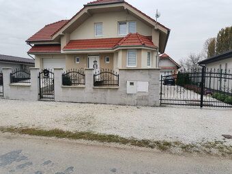 Ponúkam na predaj túto NOVOSTAVBU v obci Ratkovce. Dom sa na