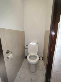 🏢 Na predaj rodinný dom / komerčný objekt – Levice, centrum
