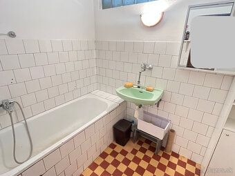 priestranný 3-izbový byt s lodžiou (76 m2) s vlastným kúrení