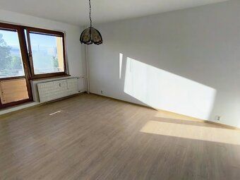 Ponúkame na prenájom priestranný a slnečný 3-izbový byt s po