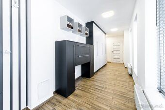 Ponúkame na predaj veľký 3 izbový rodinný dom v centre obce 