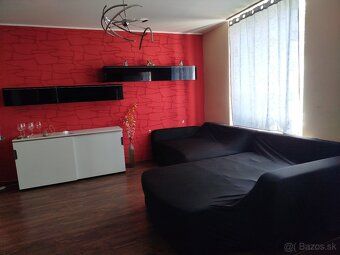 Prenajímam zariadený 2-izbový byt s balkónom na 2. poschodí 