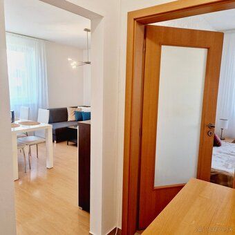 Prenájom 2-izbového bytu 50 m² s terasou na 2. poschodí
📍 Ma