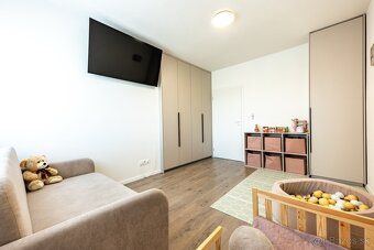 Hľadáme mladú rodinku do krásneho moderného trojizbáku v Tre