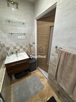 Ponúkame Vám na predaj 2,5-izbový byt v Nových Zámkoch. Byt 