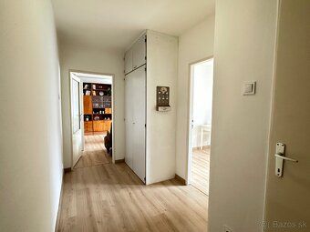 Na dlhodobý prenájom ponúkame 2 izbový byt s balkónom v okra