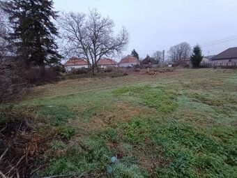 Ponúkame Vám na predaj rovinaté stavebné pozemky s celkovou 