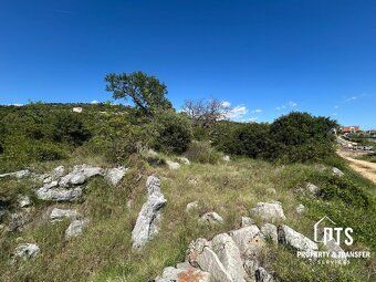 Na prodej je stavební pozemek o celkové rozloze 1 982 m², kt