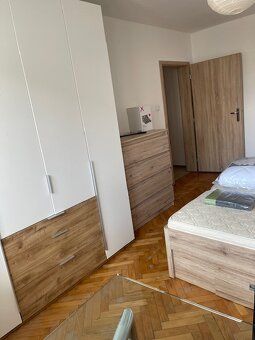 Ponúkam na predaj zariadený 2-izbový byt na Južnej triede. N