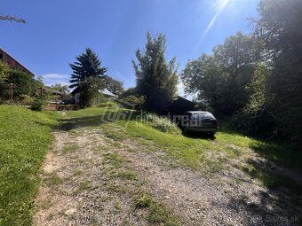 Pozemok s domom v obci Cinobaňa o rozlohe 1290m2, na stavbu 