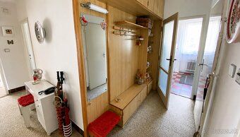 Na predaj ponúkame 3-izbový byt (65m2 + 5m2 balkón + 2m2 piv