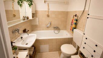Na predaj ponúkame 3-izbový byt (65m2 + 5m2 balkón + 2m2 piv