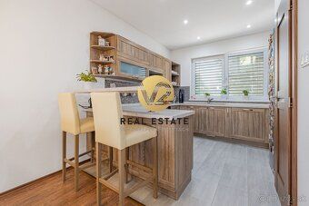Maroš Vereš +421 904 086 200 e-mail: maros.veres@v2realestat