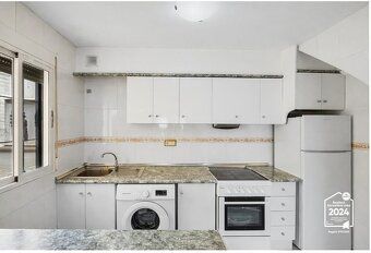 Ponúkame Vám na predaj apartmán na hornom podlaží bungalovu 