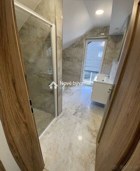 Typ: Rodinný dom Ulica: bočná Obec: Počarová
videoprezentáci