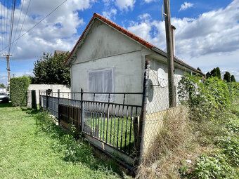 Ponúkame Vám na predaj rodinný dom s útulným pozemkom v obci