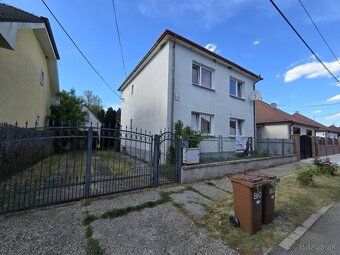 Ponúkame Vám na predaj rodinný dom s bohatou rozlohou v cent