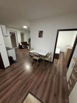 Prenajmem klimatizovany 2izb byt. v centre Skalice 1posch,ma