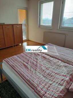 Ponúkame vám na predaj priestranný rodinný dom s trojgarážou