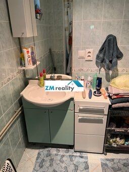 Chalúpky sa nachádzajú v malebnej obci Malá Lehota. Na pozem