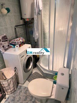 Chalúpky sa nachádzajú v malebnej obci Malá Lehota. Na pozem