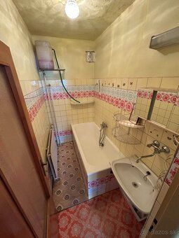 Ponúkam na predaj dvojpodlažný rodinný dom v obci Letničie. 