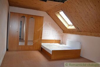 Priestranný poschodový rodinný dom sa nachádza kúsok od Gira