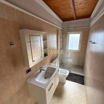 Atypický priestranný 3-izbový apartmán – Drač (Mali Robit), 