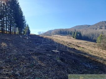 Výnimočný pozemok s panoramatickým výhľadom na Nízke Tatry –
