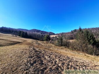 Výnimočný pozemok s panoramatickým výhľadom na Nízke Tatry –