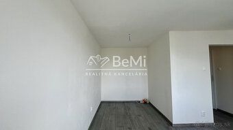 039-111-BEBR
Na predaj kompletne zrekonštruovaný 1 izbový by