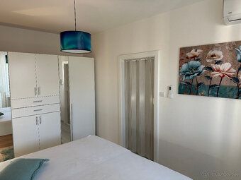 Prenajmem krasny slnecny 2-izovy byt v novo zateplenom panel