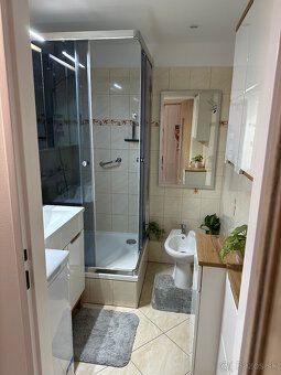 Prenajmem krasny slnecny 2-izovy byt v novo zateplenom panel