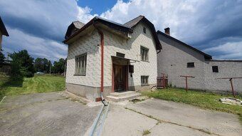 Predám rodinný dom na pozemku o rozlohe 1 738 m2 v obci Važe