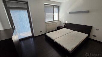 Popis • 3 izbový byt v novostavbe • úžitk. plocha 90 m2 • 2x