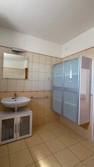 Dám do prenájmu priestranný 3 .izb.byt (95m2) v rodinnom dom