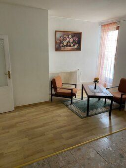 Dáme do prenájmu byt s rozlohou 100m2, na Nám.sv.Imricha. K 