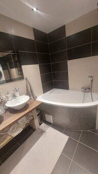 Exkluzívne na predaj priestranný 4-izb. byt 95 m² s balkónom