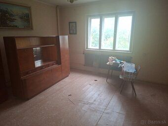 Ponúkame exkluzívne na predaj starší rodinný dom s veľkým po