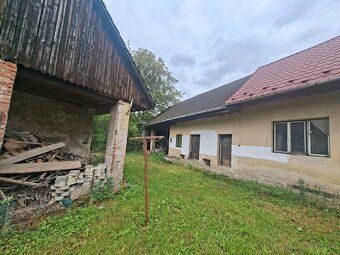 Ponúkame exkluzívne na predaj starší rodinný dom s veľkým po